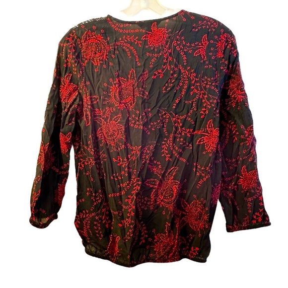 Women’s Express Black and Red Long Sleeve Top - Size S - MINT CONDITION - Picture 2 of 5